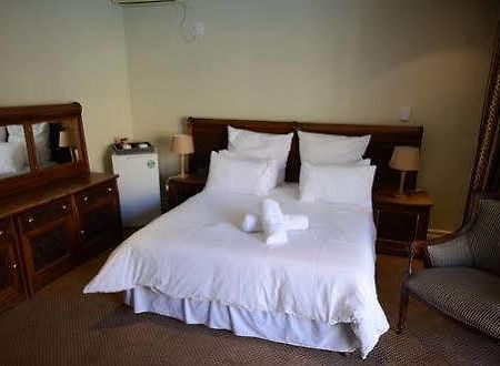 Norscot Manor Guest Lodge Сэндтон Экстерьер фото