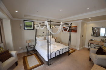 Norscot Manor Guest Lodge Сэндтон Экстерьер фото